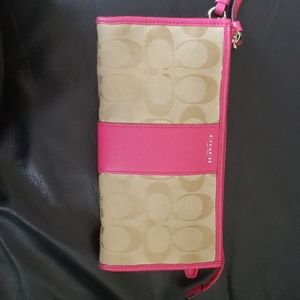 Coach wristlet wallet